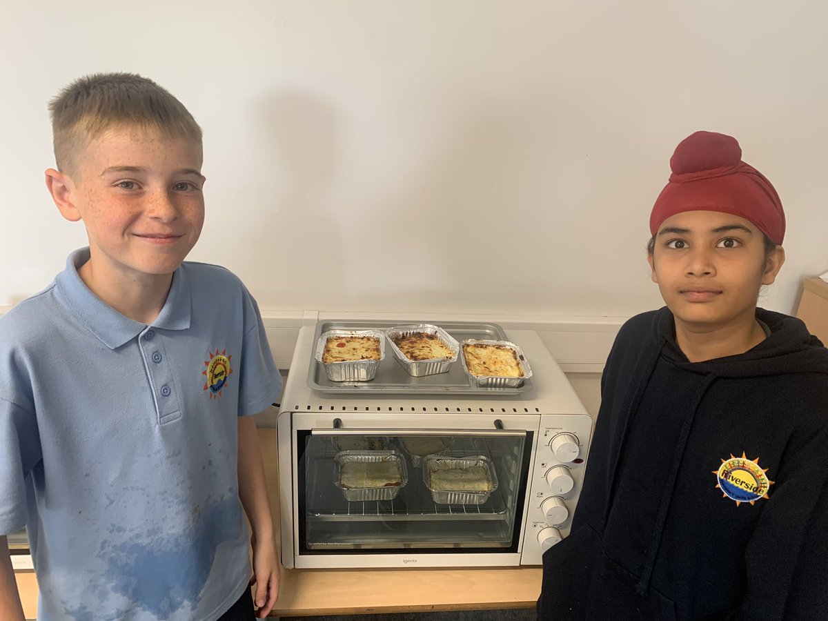MrsReillyPT's tweet photo. Riverside Cook-Along was a big success today! Pupils from each class worked together to make Veg lasagnas! 🍅🧄🧀#teamwork #foodeducation @cookschoolclub @MeatFreeRecipes @RiversideGovan https://t.co/JRS2f7Hc6K