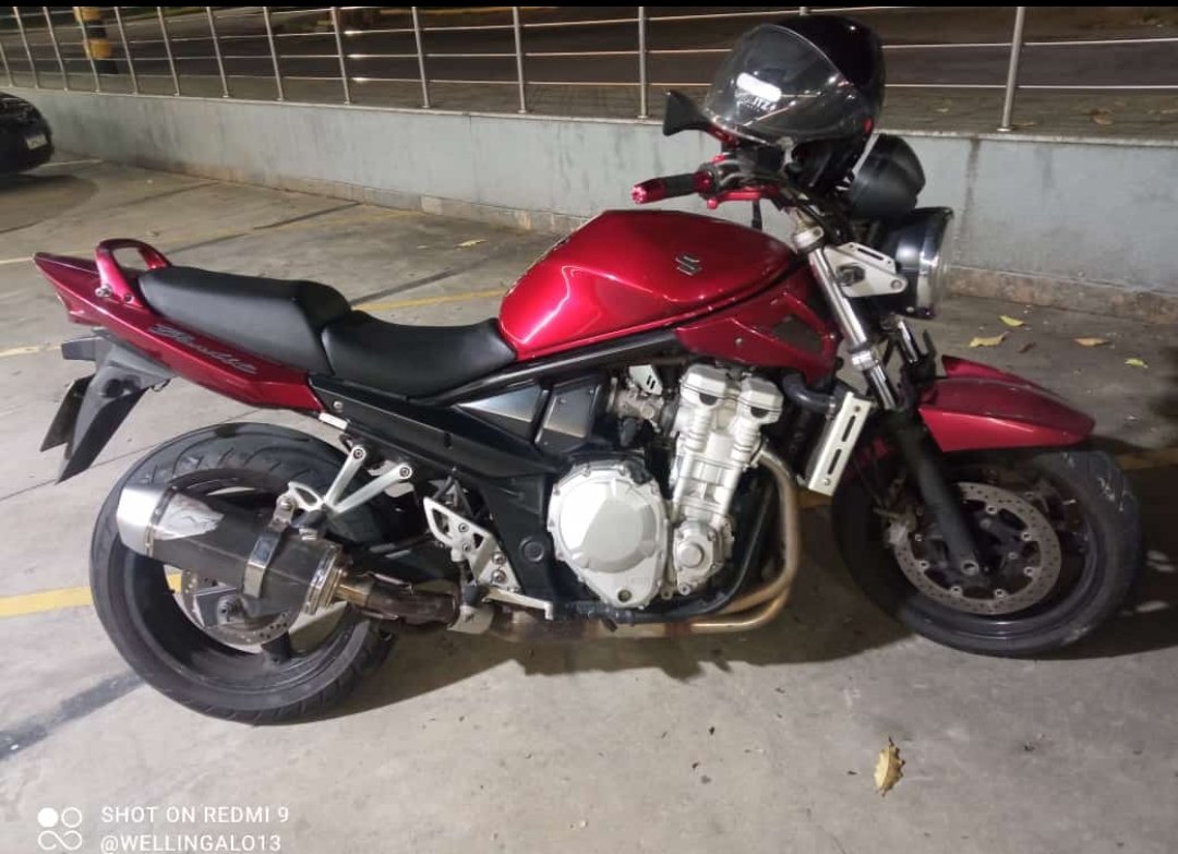 Wellingalo13's tweet photo. Vou ter que vender meu foguete. Bandit 2010 650N. 57.000 km originais, velas Iridium, filtro de ar K&amp;N , relação e pneus novos. RT pra dar uma força. https://t.co/XoAjAbiCcN