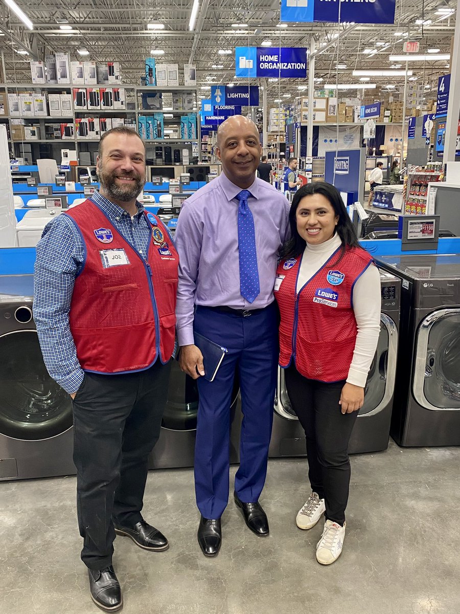 Finally had the pleasure of meeting <a href="/MarvinREllison/">Marvin Ellison, Chairman & CEO of Lowe’s</a>!