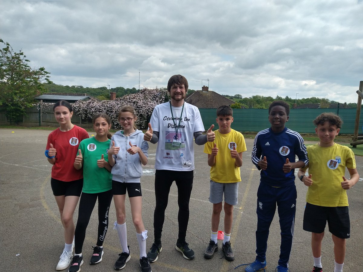 The #Daventry stops kept continuing today. I always love visiting the @Abbey_CofE & here are some of their fastest runners completing 1 mile or 1.6km with me today for my #Coveringthedistance fundraising challenge @NTFC_CT Thanks for your support! #runningfox #WednesdayMotivation