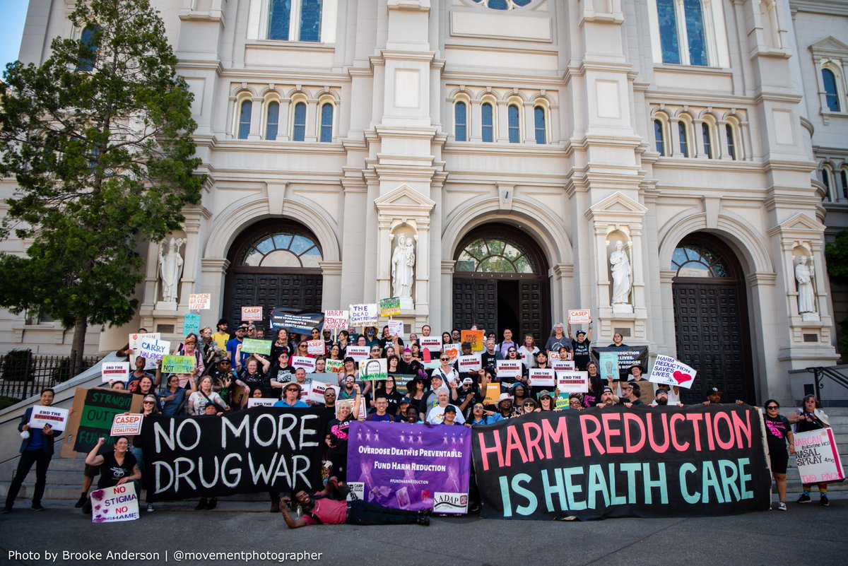HarmReduction's tweet photo. 🧵100s rallied @ the CA State Capitol to advocate for life-saving program funding that has already made 40K overdose reversals possible the past 3 years, saving thousands and thousands of lives. Folks from across the state joined the California Syringe Exchange Programs Coalition https://t.co/9nG0rFdHrM
