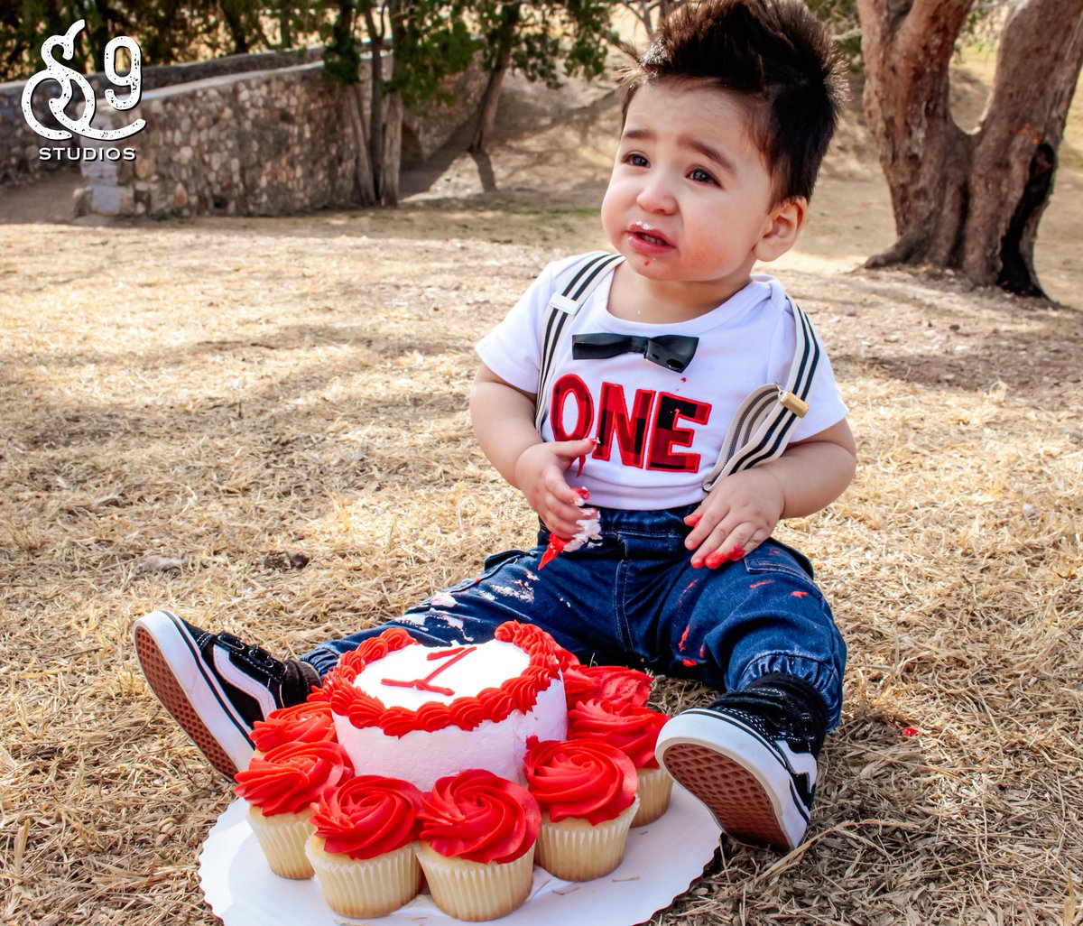 1 year 🎂 🎉! 
#saturninestudios #photographers #photography #photoshoot #canon #childphotography #childrensphotography #birthday #happybirthday #felizcumpleaños #cumpleaños #memorialpark