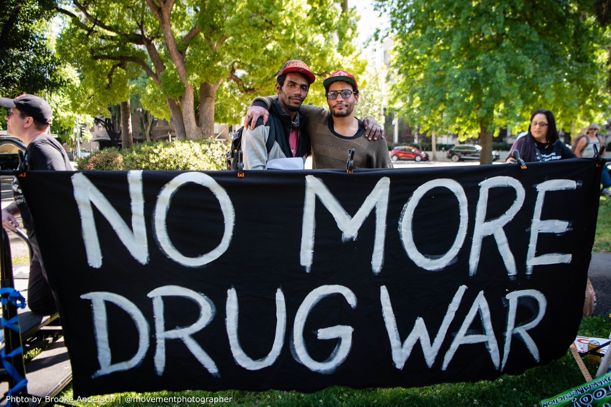 HarmReduction's tweet photo. 🧵100s rallied @ the CA State Capitol to advocate for life-saving program funding that has already made 40K overdose reversals possible the past 3 years, saving thousands and thousands of lives. Folks from across the state joined the California Syringe Exchange Programs Coalition https://t.co/9nG0rFdHrM