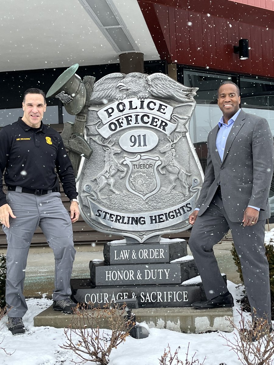 The brave men and women of Sterling Heights Police Department work hard to get fentanyl out of our communities and criminals off our streets. Grateful for all that our law enforcement officers do to keep us safe. #NationalPoliceWeek