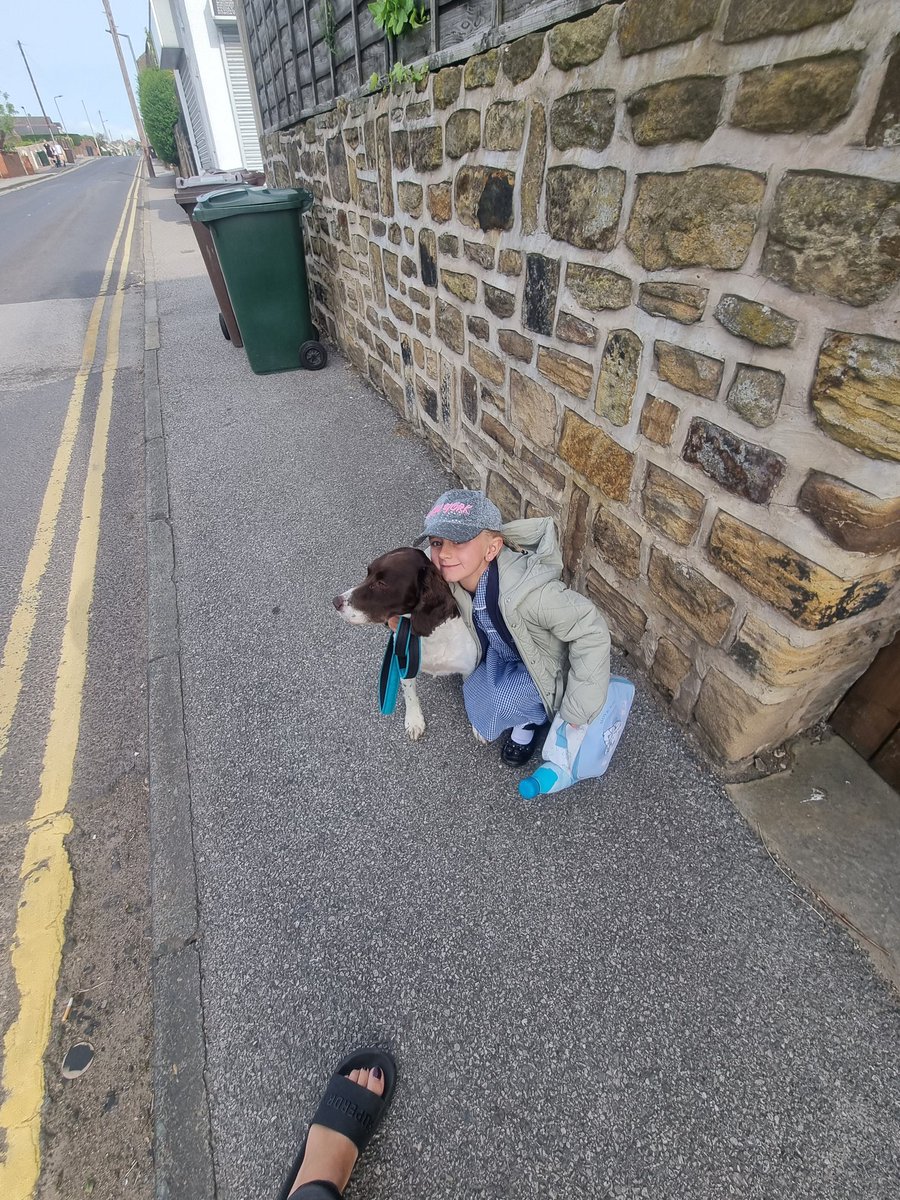 lozlaura13's tweet photo. @MPSClass5 @BarnsleyMoving  day 3 walking to school https://t.co/hhbPouPmYL