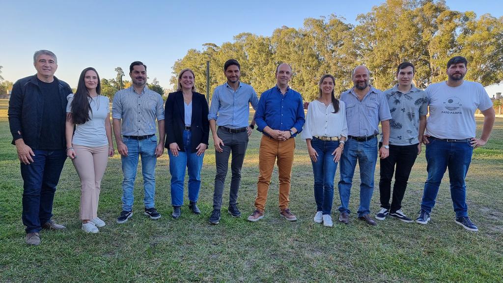 Con <a href="/maxipullaro/">Maximiliano Pullaro</a> y <a href="/josecorralSF/">José Corral</a> sabemos lo qué hay que hacer en el norte de Santa Fe. No improvisamos. Acá en #Reconquista acompañando a dos amigos que van a dar pelea por una ciudad mejor: <a href="/Cocobascolo/">Coco Bascolo</a> y <a href="/fedrabuseghin/">Fedra Buseghin</a>