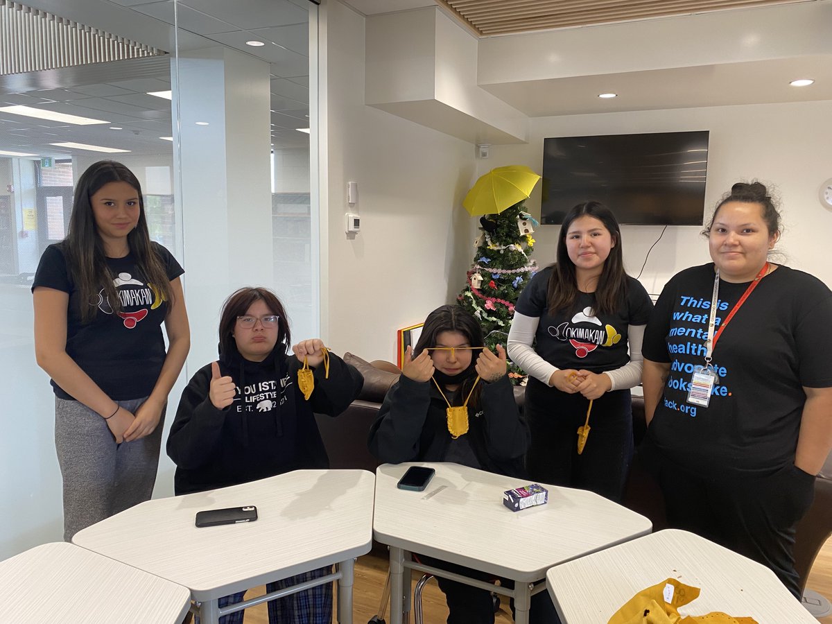 CSS_CarpeDiem's tweet photo. A group of grade 8 CSS students had the opportunity to work along side OKIMAKAN, our secondary student leadership group out of the Indigenous Centre, and Kelly Steven's from North Bay's Indigenous Hub, to make a medicine pouch.  We are so excited to have you in grade 9 next year! https://t.co/Ivz9KQy59Y