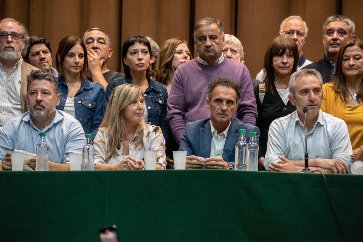 CrisAlvarezRod's tweet photo. Junto a @larroqueandres, compañeros y compañeras convocamos a todas y todos a la movilización que realizaremos este 25 de mayo en #PlazadeMayo, a 20 años de la llegada de Néstor Kirchner a la presidencia.

Habla @CFKArgentina, nosotros llenamos la plaza❤️

El peronismo vencerá ✌️ https://t.co/XfbhsuwsKJ