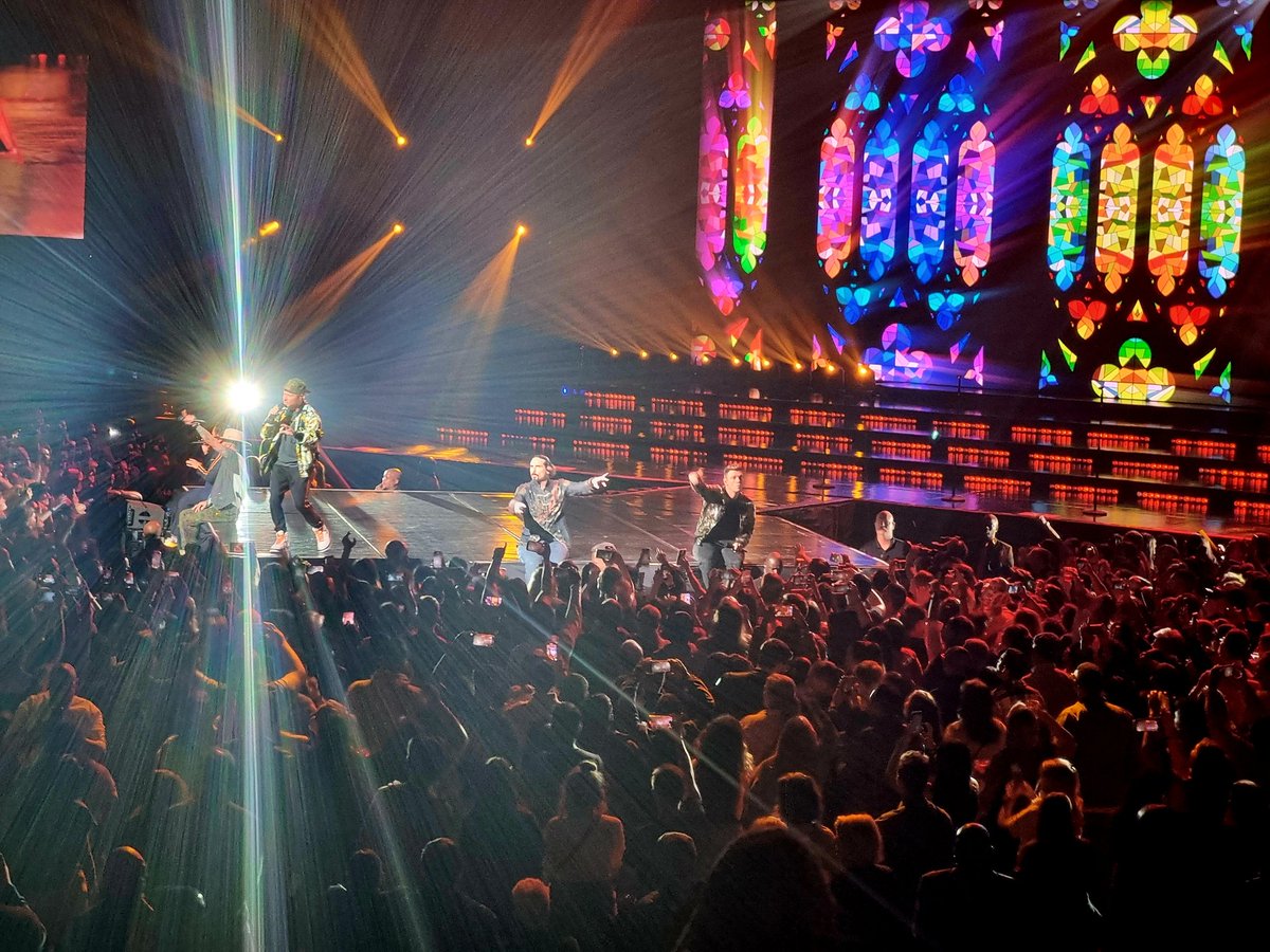 TheFirstLadyO's tweet photo. @backstreetboys tonight, my heart is full. Thanks for making this fan and followers dream come true. What a phenomenal night at Grandwest. I'm still buzzing. You don't understand what tonight meant. This was everything 😭#capetown
#BackstreetBoys 
#kevinsswagforever https://t.co/l2FilZ9qXc