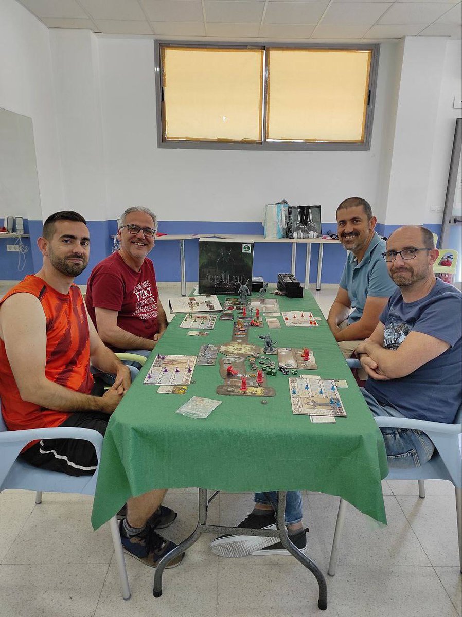 acmueveficha's tweet photo. Jugando a #CthulhuDeathMayDie publicado por @EdgeStudioEs , acabar con el portal no es nada facil…
#juegosdemesa #boardgames #CthulhuDeathMayDie #EdgeEntertainment https://t.co/sQJgjTK3cZ