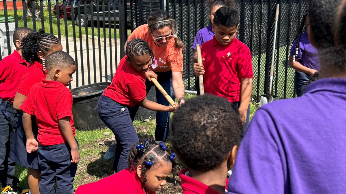 ATCgrid's tweet photo. ATC and Bucks volunteers helped 50 Milwaukee College Prep students plant three trees today as part of the #TreesforThrees program. Thank you for a great season @Bucks!
@BucksCommunity https://t.co/fKXTneigTu