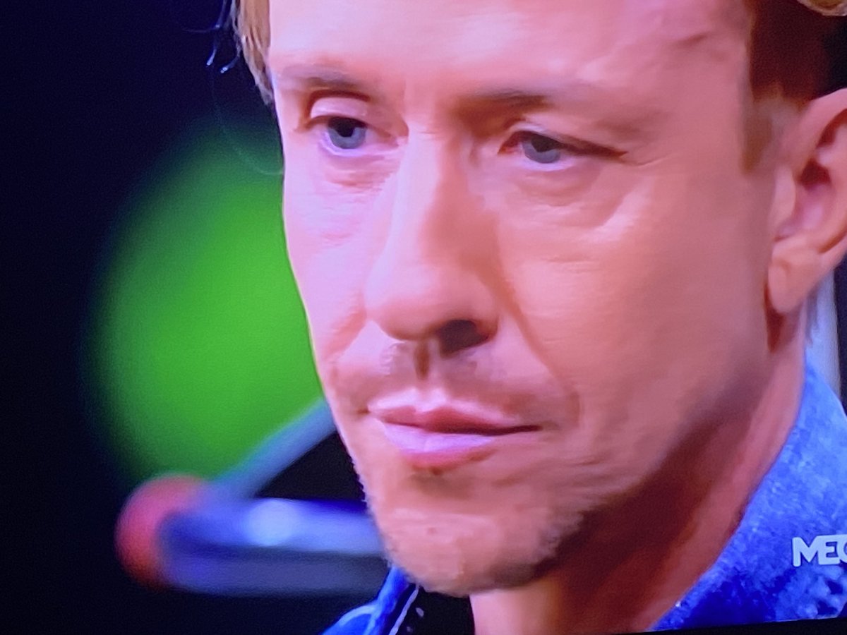 trafullero's tweet photo. 🤣🤣🤣🤣 llevan 3 minutos poniendo planos cortos de Guti con musica de tensión 🤣🤣 No puede ser mas ridículo este programa… #MeDespollo #ChiringuitoMadrid https://t.co/VHKXE4CHI7