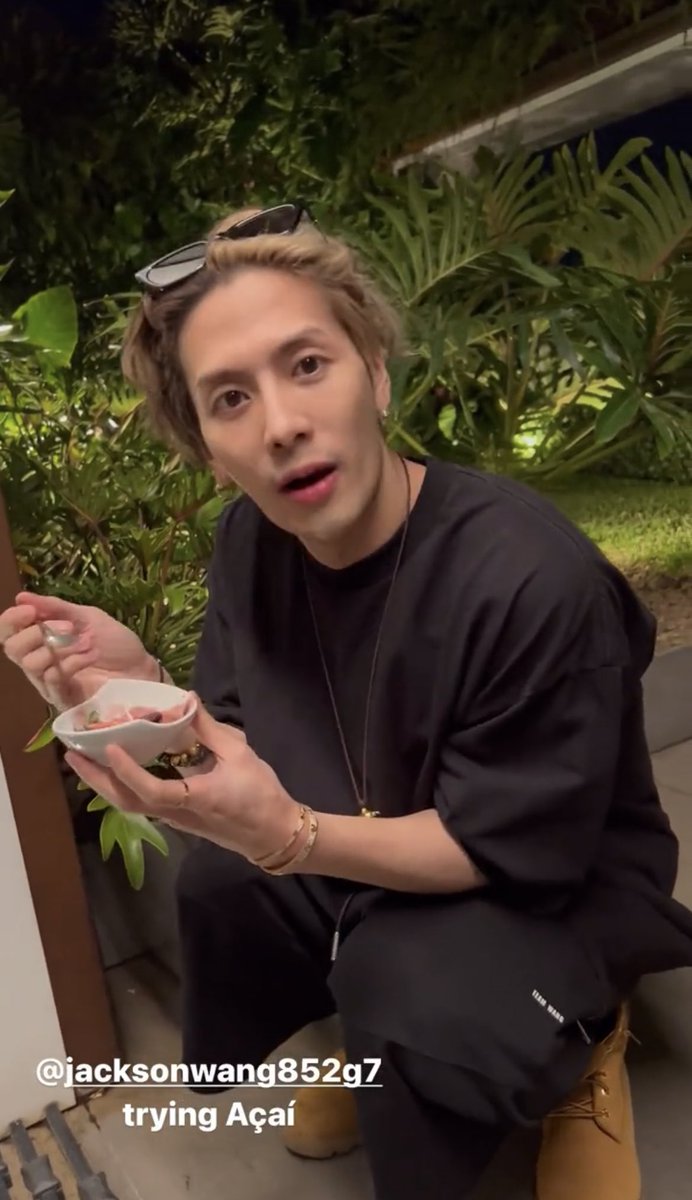 revistakoreain's tweet photo. THREAD | Jackson Wang no Brasil 

Depois de anos de Hi to Brazil, finalmente pudemos ver o incrível #JacksonWang (#GOT7) performando em terras brasileiras. 

Quer saber - ou relembrar - como foi essa noite lendária? Segue o fio 👇 https://t.co/C5qbsN7JpZ