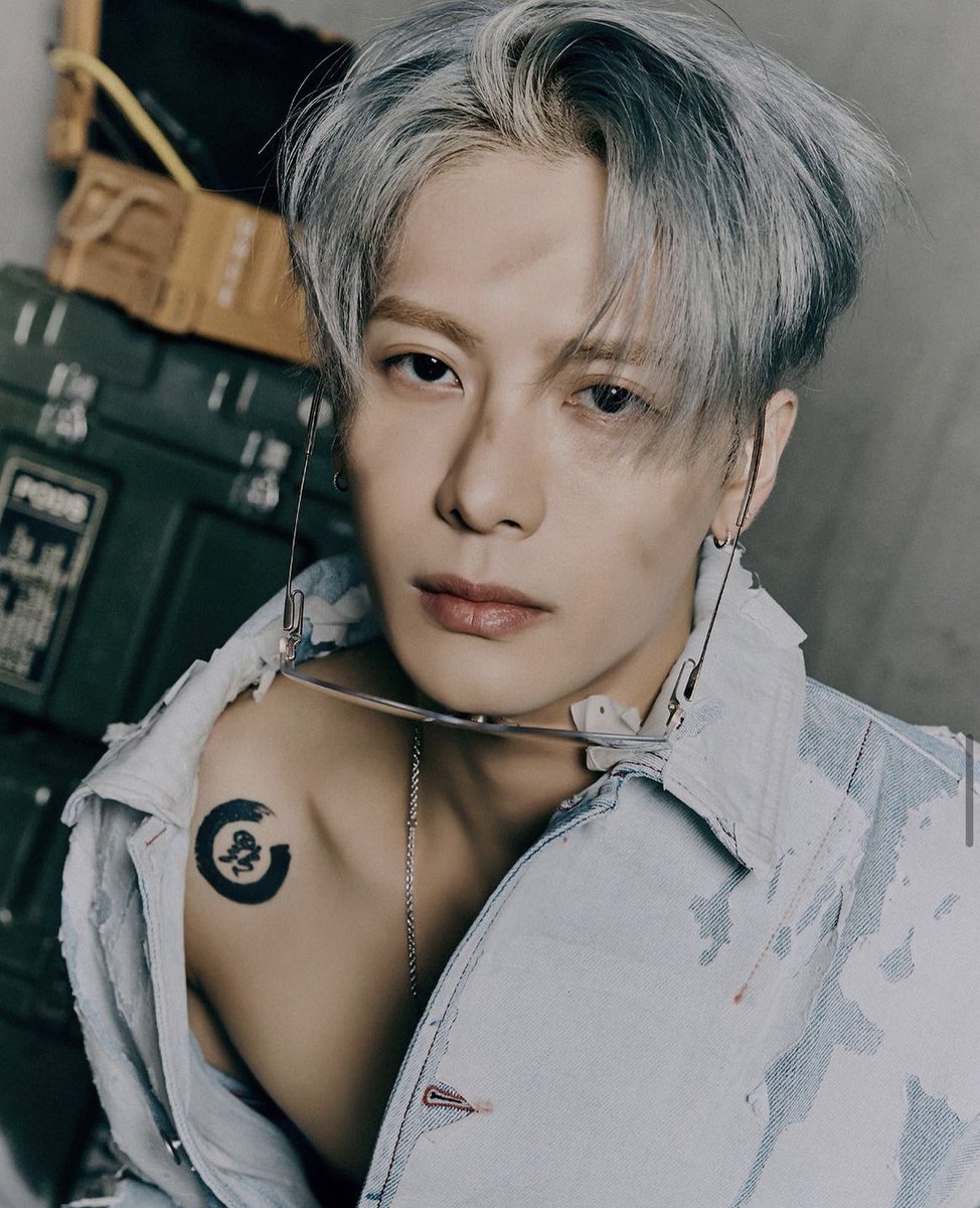 revistakoreain's tweet photo. THREAD | Jackson Wang no Brasil 

Depois de anos de Hi to Brazil, finalmente pudemos ver o incrível #JacksonWang (#GOT7) performando em terras brasileiras. 

Quer saber - ou relembrar - como foi essa noite lendária? Segue o fio 👇 https://t.co/C5qbsN7JpZ