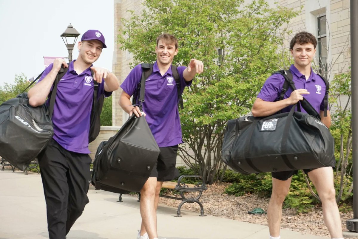 TommieBase's tweet photo. One final road trip 🛫

#RollToms https://t.co/nH0y1e8RZY