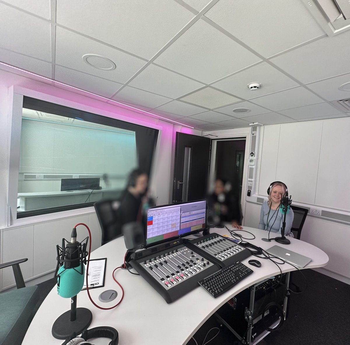 morleyscience's tweet photo. So much fun yesterday with our @OCNLondon Access to HE Science students recording their speaking and listening assignments in the fabulous new @MorleyRadio studios at @morleynkren 🎤🎧 

#accessyourfuture #studyskills https://t.co/v1OCUoFMNk