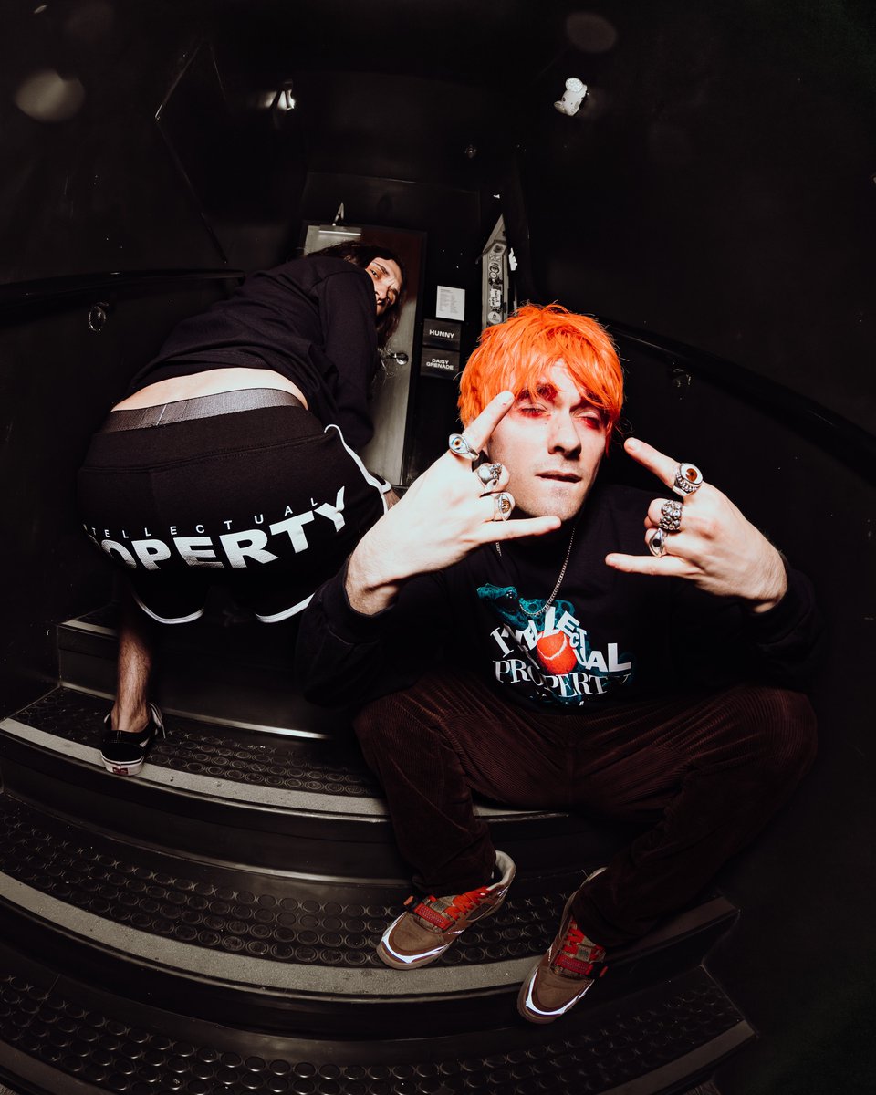 waterparks's tweet photo. LAUGHING SO HARD, OUR PRODUCTION TRUCK GOT HIT BY THE UHAUL TRUCK THAT WAS DELIVERING THE TOUR MERCH FOR THE DAY, WATERPARKS IS DESTROYING ITSELF!!!!!!! IN CANADA!!!!!!!!

SOLD OUT TORONTO TONIGHT https://t.co/xVED2nXy91