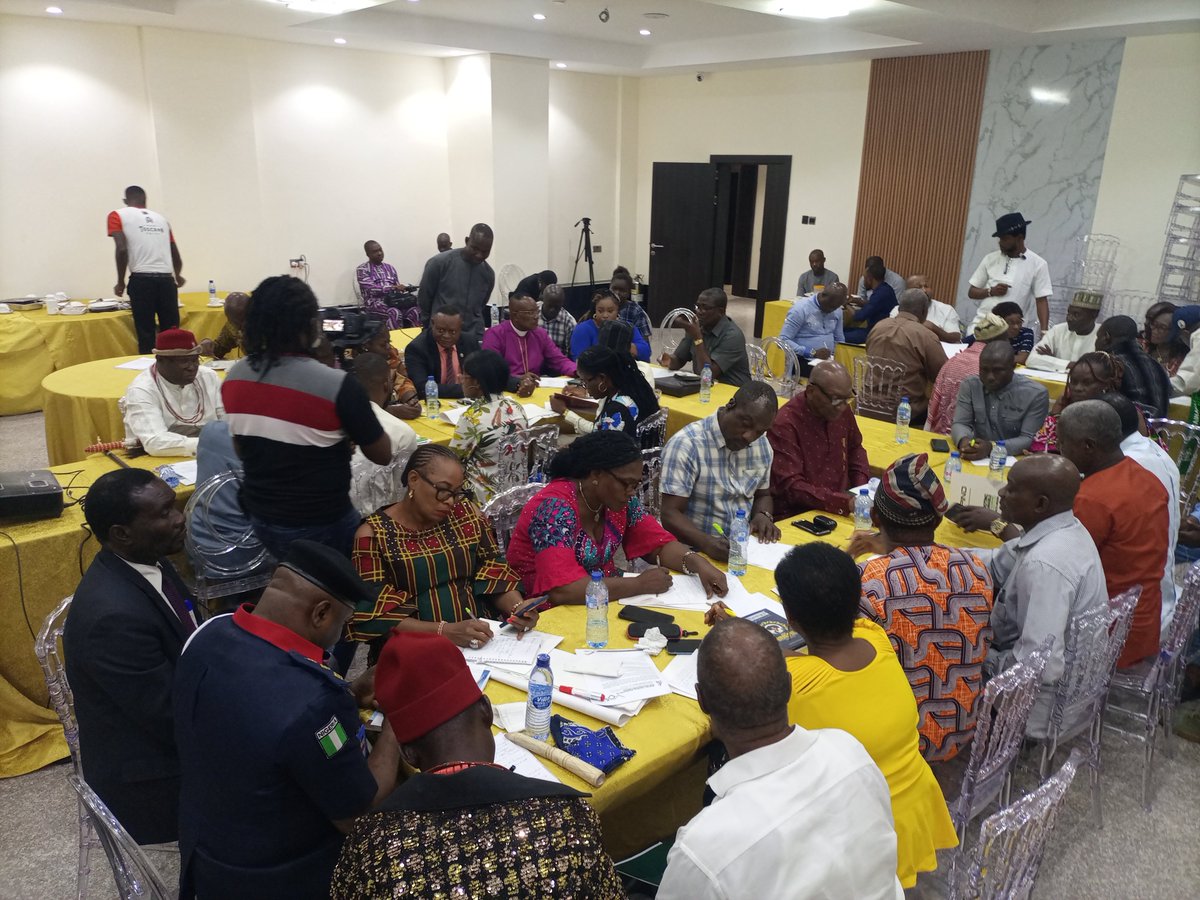 FRANKLINONELSON's tweet photo. I facilitated the one day Town Hall Meeting for Foundation for Partnership Initiatives in the Niger Delta - PIND &amp; ministry of Niger Delta Affairs (MINDA)on the Nger Delta regional peace building strategy (NDRPS) - A multi stakeholder engagement https://t.co/yhAD6PmBAr