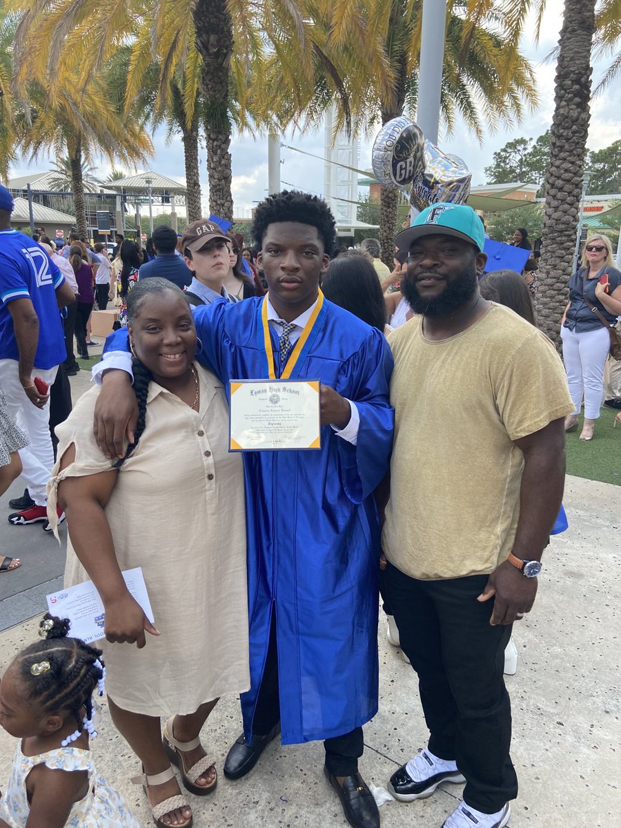 DbbSho's tweet image. Congratulations to my son  ⁦@Cam30ben⁩, you did it my guy!! I’m proud of you and wishing you the best. Next stop Warner University!!
