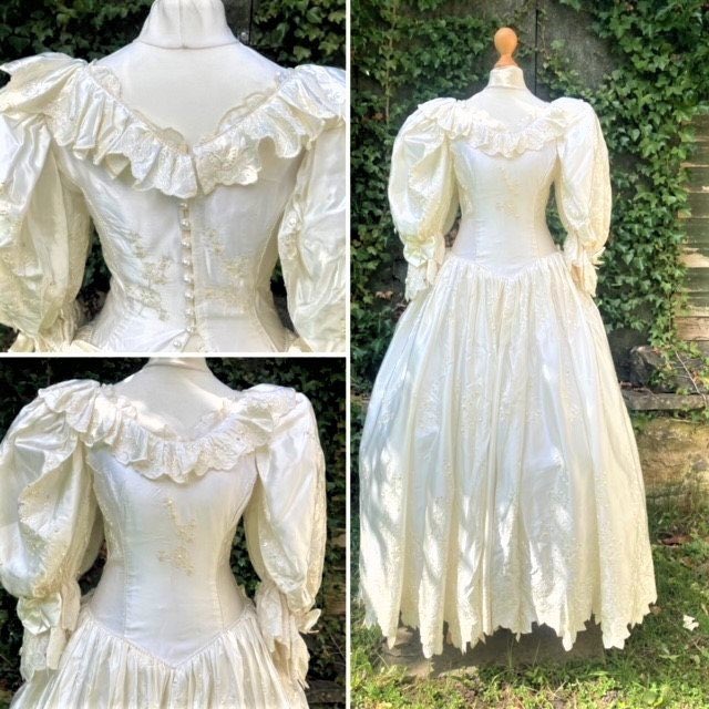 Looking for ‘#somethingold’ ? #etsy.com/uk/shop/GINGERMINTVINTAGE #1980sfashion #VintageBridal #ladyDi #FairyTale #Princess #BridalGown #WeddingDress. XS. #Theatrical #1980s Ivory Fit and Flare Embroidered Wedding Dress with Pearl detail. etsy.me/3o9hzmj