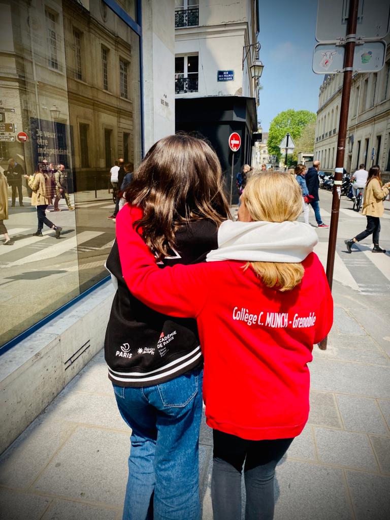 Une semaine d'échange sportif scolaire avec le collège Munch de Grenoble pour nos 18 élèves de la section sportive Raid, tellement riche à tous points de vue. 
@Generation2024G <a href="/Academie_Paris/">Académie de Paris</a> @UNSS_Paris <a href="/MParisCentre/">Mairie de Paris Centre</a> #generation2024
