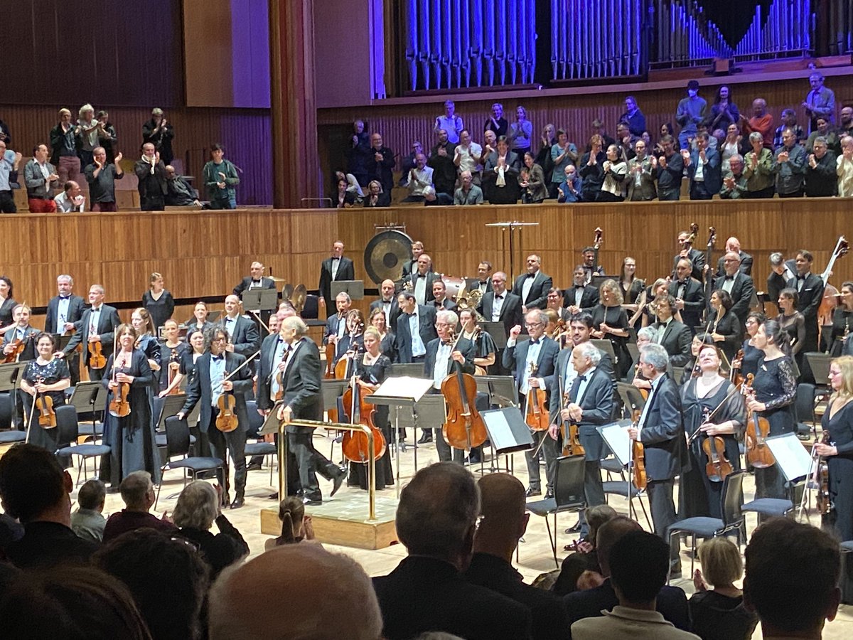 Congratulations to the amazing #BudapestFestivalOrchestra and #IvanFischer for their stunning performance of Mahler 9 at the #RFH this evening.😍🤩