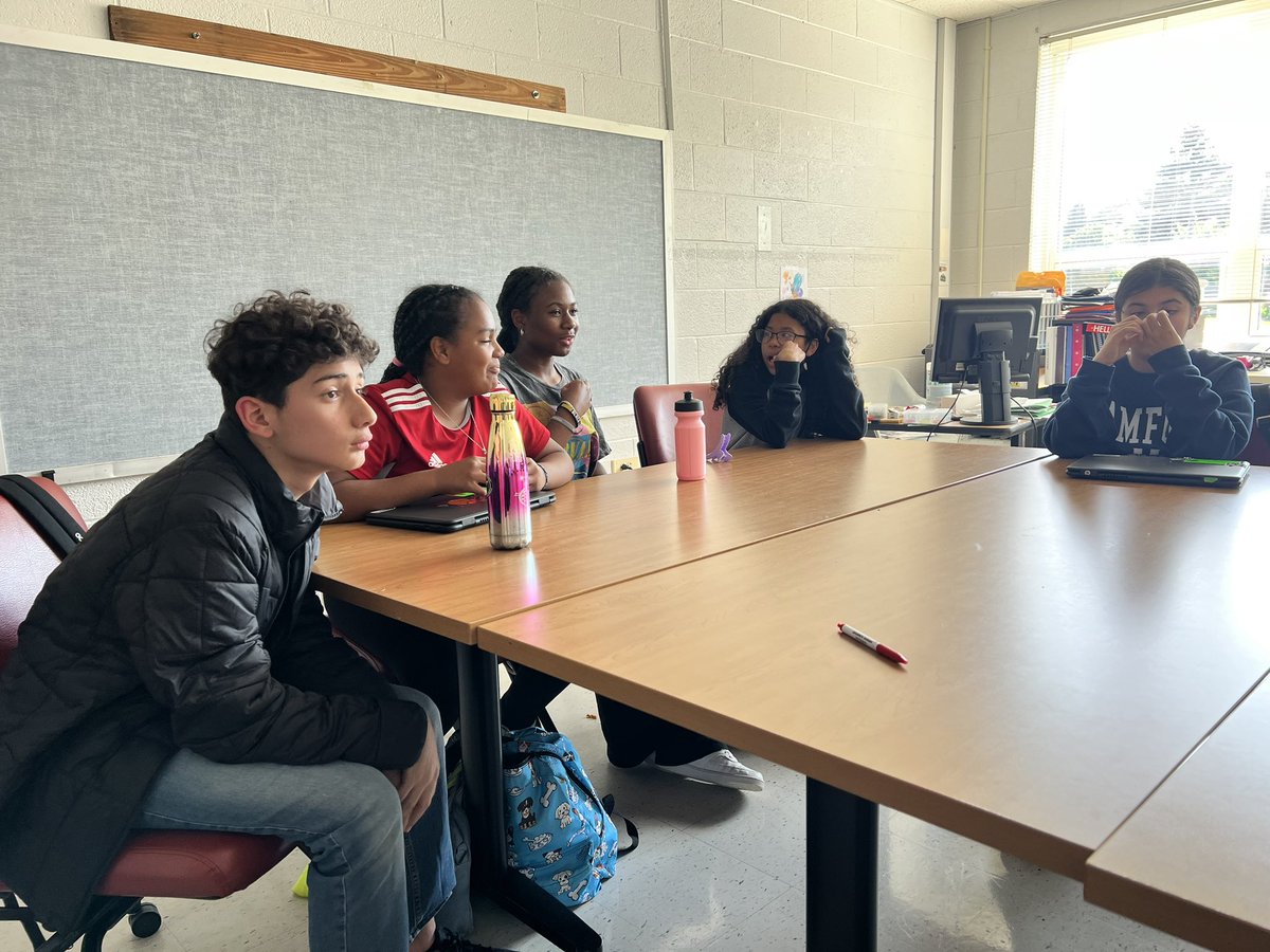 jaime_graham1's tweet photo. Former @Herndon_ES student and soon-to-be @GeorgeMasonU grad, Alaina Ruffin, came to speak to our Student Leadership Academy. Alaina talked about finding your passion and not be afraid of failure. #youbeelonghere @FCPSRegion1 https://t.co/5F9VAELVmM