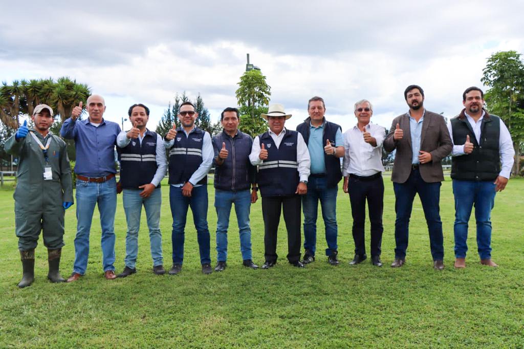 AgrocalidadEC's tweet photo. 🐮 Iniciamos la campaña de vacunación contra fiebre aftosa 2023 para inmunizar a más de 4.6 millones bovinos y bufalinos a nivel nacional.

✅ Trabajamos de la mano de todo el sector ganadero para mantener a #EcuadorLibreDeFiebreAftosa https://t.co/Up60qZ38lE