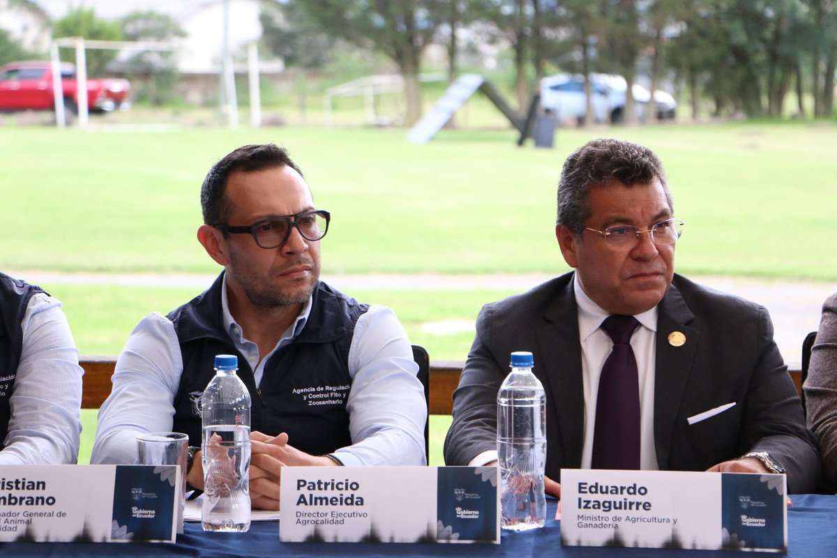 AgrocalidadEC's tweet photo. 🐮 Iniciamos la campaña de vacunación contra fiebre aftosa 2023 para inmunizar a más de 4.6 millones bovinos y bufalinos a nivel nacional.

✅ Trabajamos de la mano de todo el sector ganadero para mantener a #EcuadorLibreDeFiebreAftosa https://t.co/Up60qZ38lE