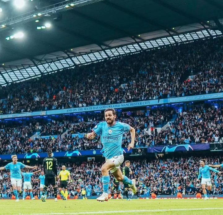 RevoDepo's tweet photo. Estambul allá va!
El Manchester City aplastó 4-0 al Campeón vigente Real Madrid en El Etihad Stadium (5-1 global) y avanzó a la final de la Champions League.
Los tantos del equipo de Pep Guardiola los hicieron Bernardo Silva , por 2, Akanji y el campeón del mundo Julián Álva… https://t.co/ei7ECZ7s9s