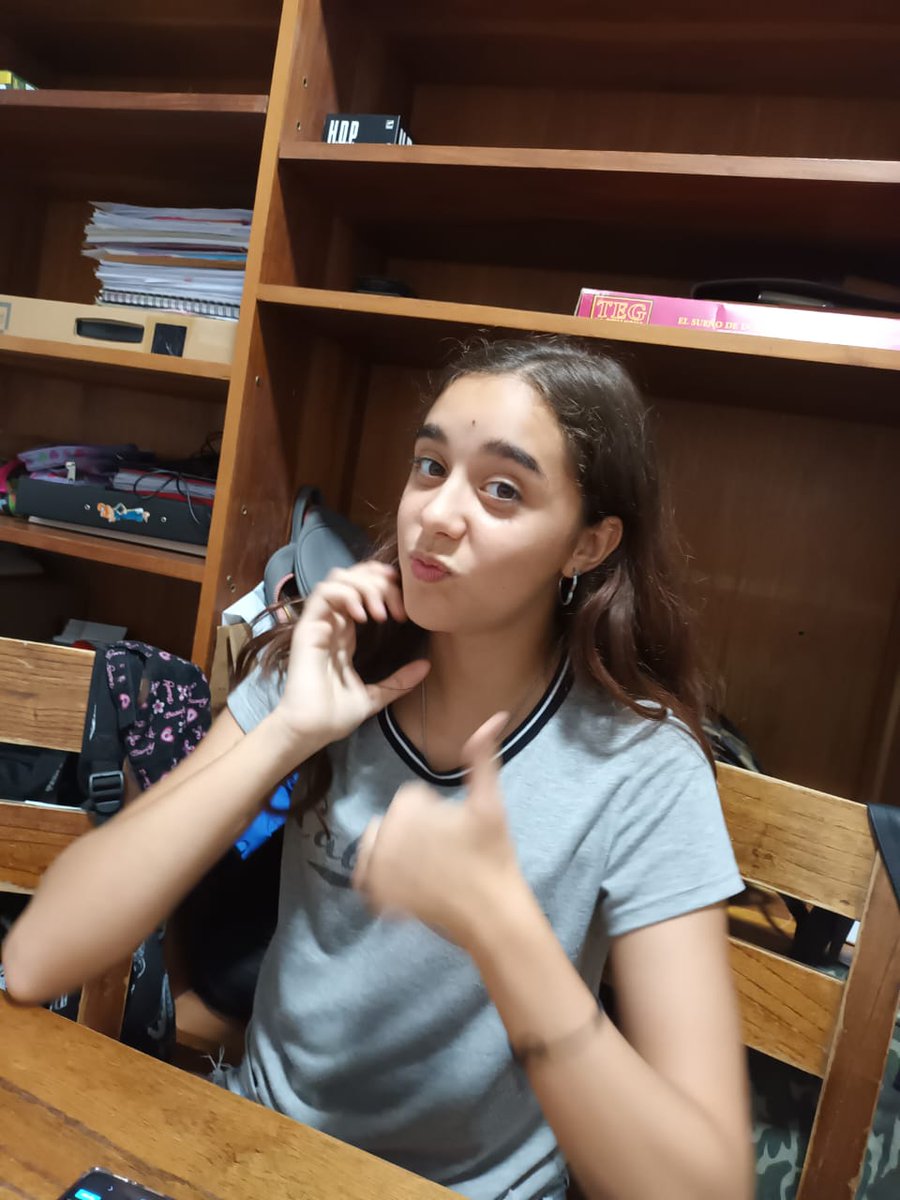 DukardtSimon's tweet photo. hola, soy Sofi, soy argentina! Sigo a Najwa desde 2016, pero me uní al fandom en 2021. Mi personaje favorito suyo es Alicia y Zulema. Te amo mucho, Najwita

#IntegracionNajwista https://t.co/6tgfeOY6Pj