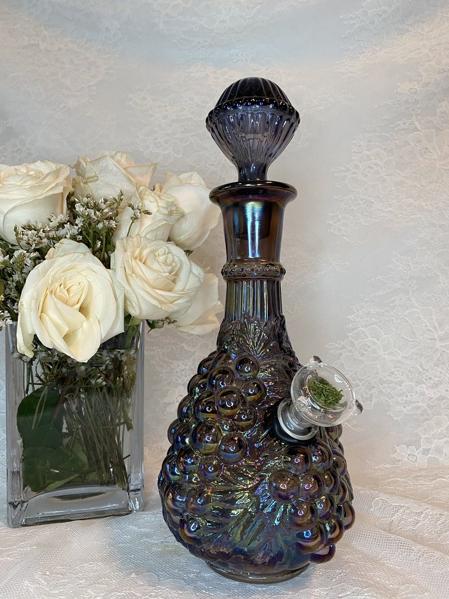 PeaceRoseShephe's tweet photo. Vintage Carnival  Decanter Bong✨ https://t.co/IBkiHcUU8F