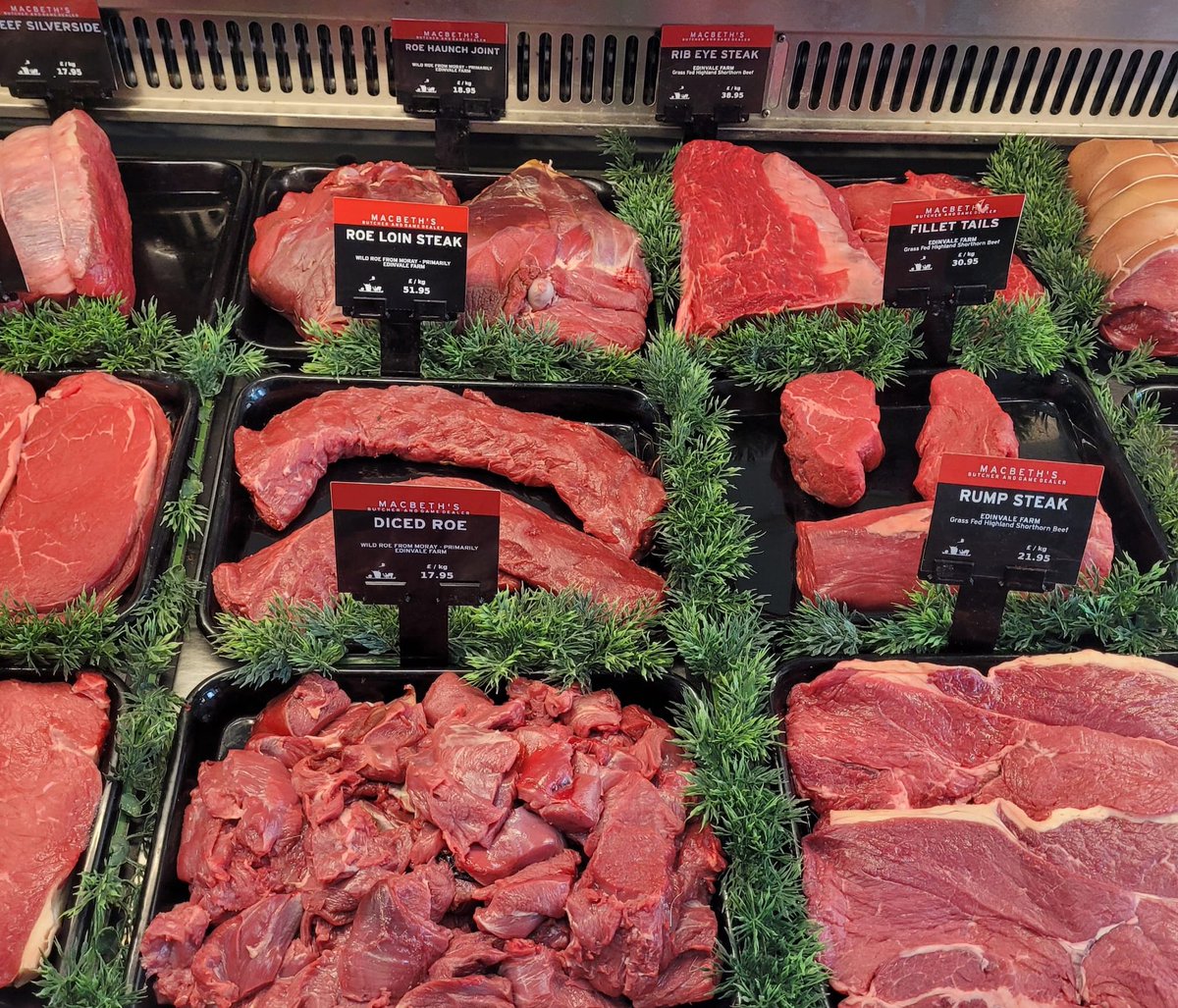 Macbeths's tweet image. The team have been awesomely busy recently and we are very grateful for everyone&apos;s custom. 

They have taken the time though to pull out all the stops to put on a magnificent display in our #forres shop.
 
Rare breed Pork - Oxford Sandy Black
Herdwick Hogget from @EdinvaleFarm