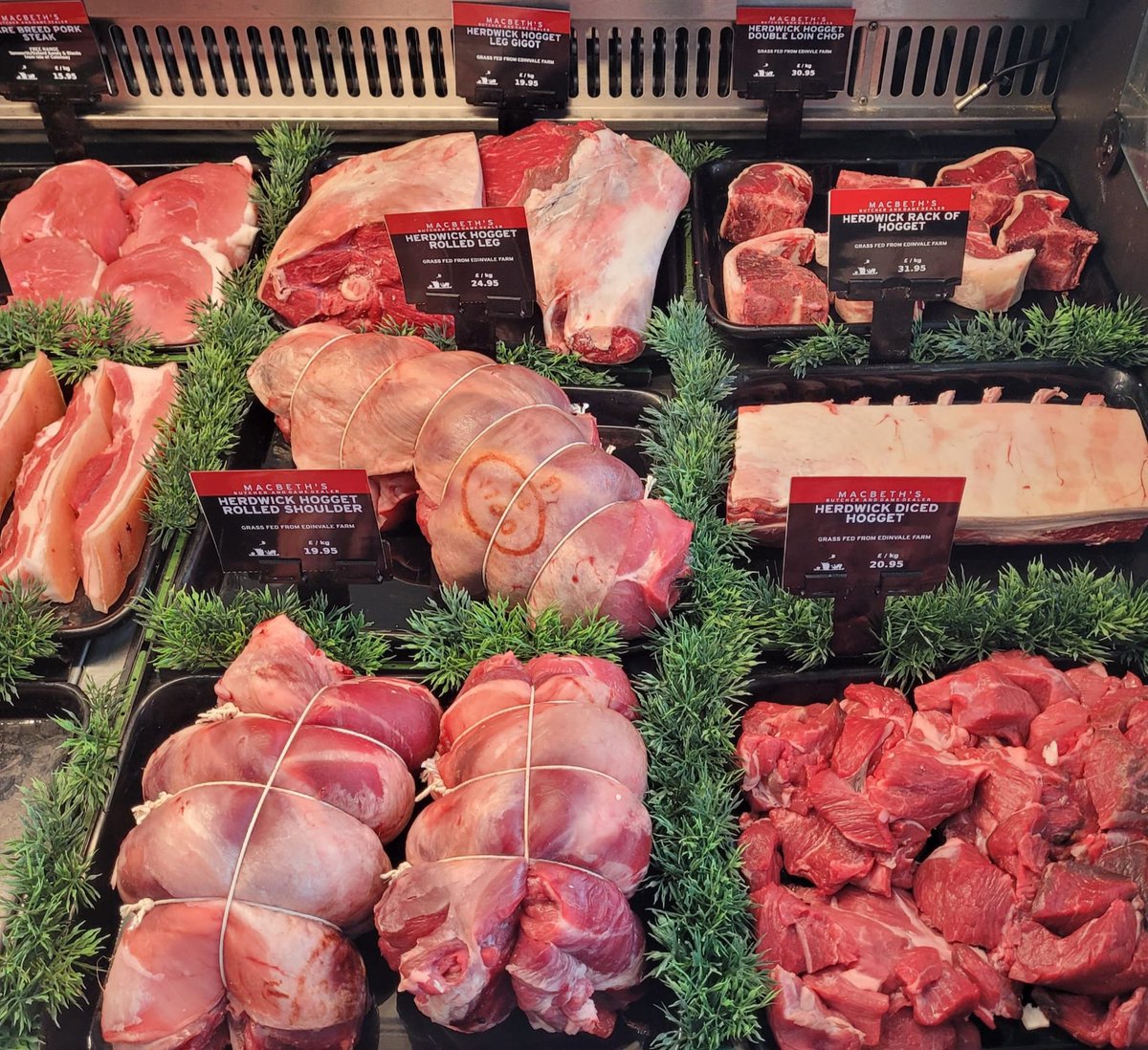 Macbeths's tweet image. The team have been awesomely busy recently and we are very grateful for everyone&apos;s custom. 

They have taken the time though to pull out all the stops to put on a magnificent display in our #forres shop.
 
Rare breed Pork - Oxford Sandy Black
Herdwick Hogget from @EdinvaleFarm