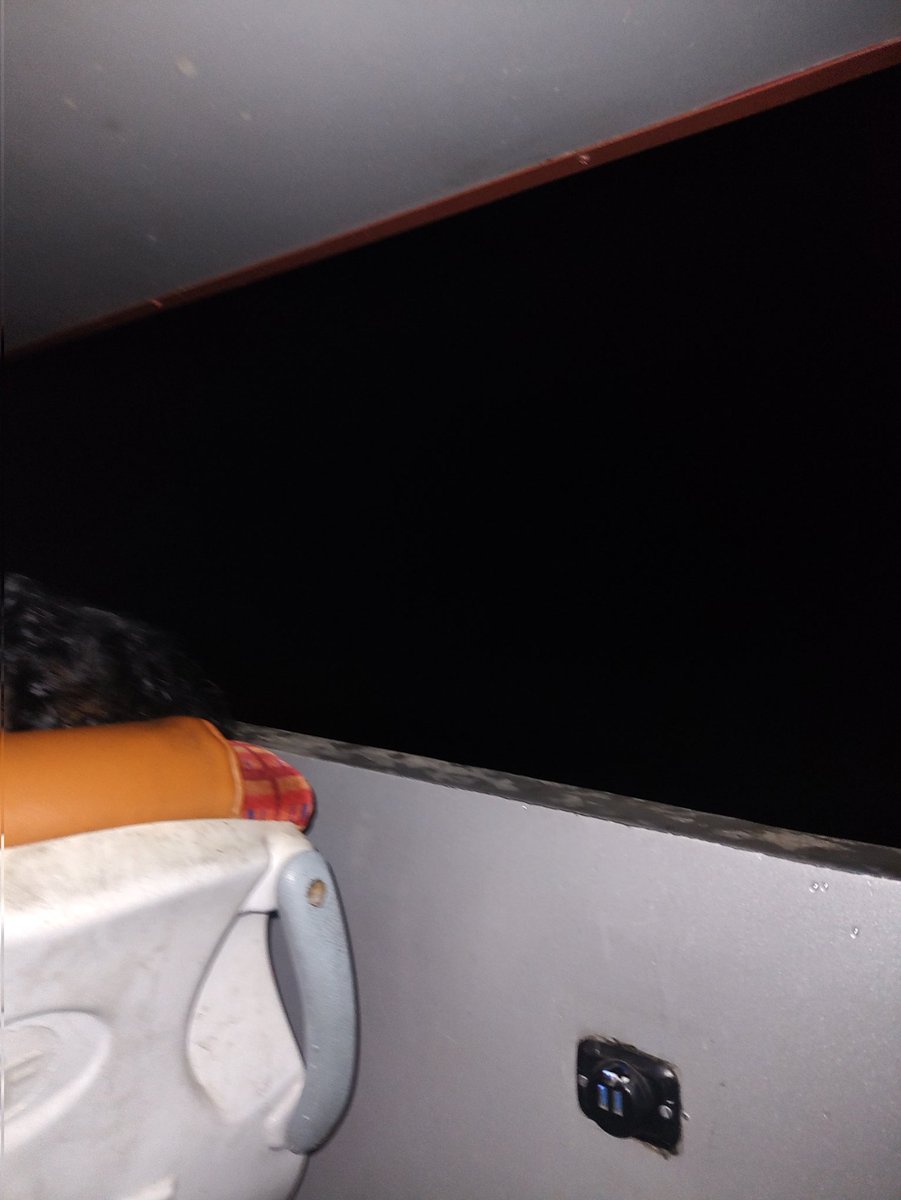 ajeetsinghID's tweet photo. Hi @redBus_in we are traveling from delhi to haridwar in UP-31-AT-3080, the condition of the bus is so pitty, suddenly the window glasses are vandalised by itself, this is risking our life. Please look into this. We complained to the driver he just said "RAB PE VISHWAS RAKHO* https://t.co/YOdZf4nSvo