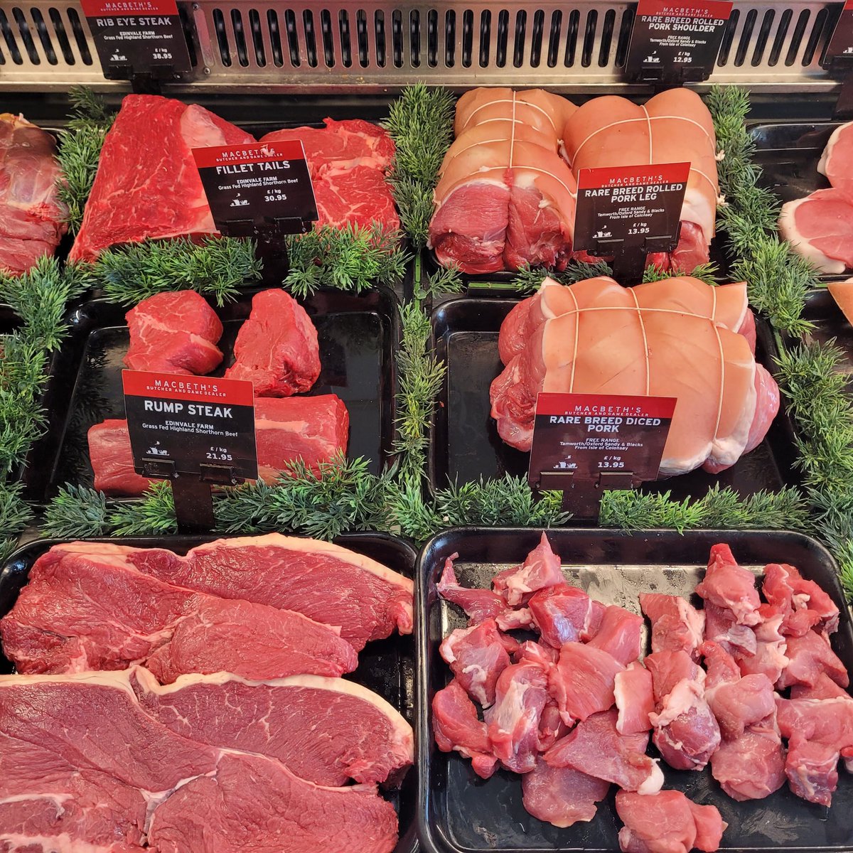 Macbeths's tweet image. The team have been awesomely busy recently and we are very grateful for everyone&apos;s custom. 

They have taken the time though to pull out all the stops to put on a magnificent display in our #forres shop.
 
Rare breed Pork - Oxford Sandy Black
Herdwick Hogget from @EdinvaleFarm