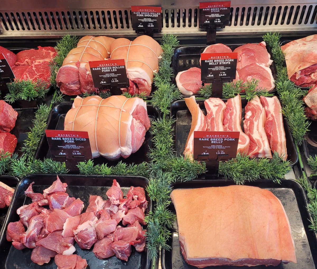 Macbeths's tweet image. The team have been awesomely busy recently and we are very grateful for everyone&apos;s custom. 

They have taken the time though to pull out all the stops to put on a magnificent display in our #forres shop.
 
Rare breed Pork - Oxford Sandy Black
Herdwick Hogget from @EdinvaleFarm