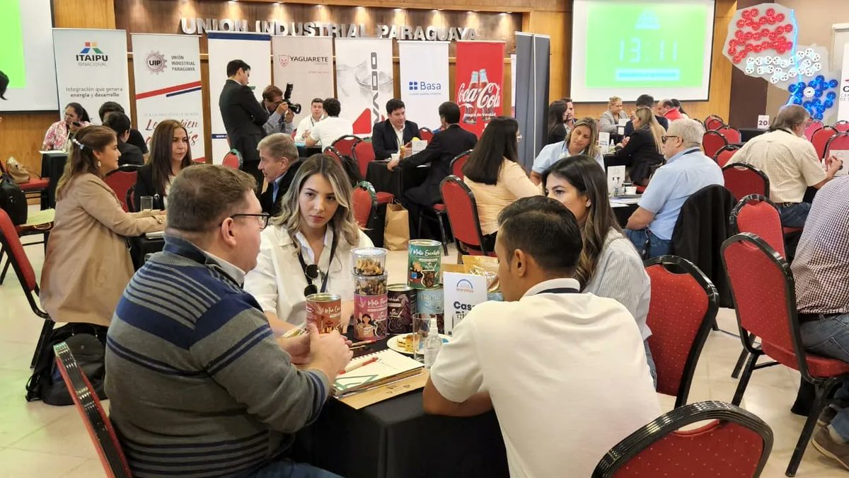 UIP_py's tweet photo. 🎉 Celebramos una jornada exitosa de la 2da Rueda de Negocios para Mipymes. 🥳

➕ 6️⃣0️⃣ micro, pequeñas y medianas empresas del sector de alimentos y bebidas estuvieron presentes ofreciendo sus productos. https://t.co/kxsEB0bCvY