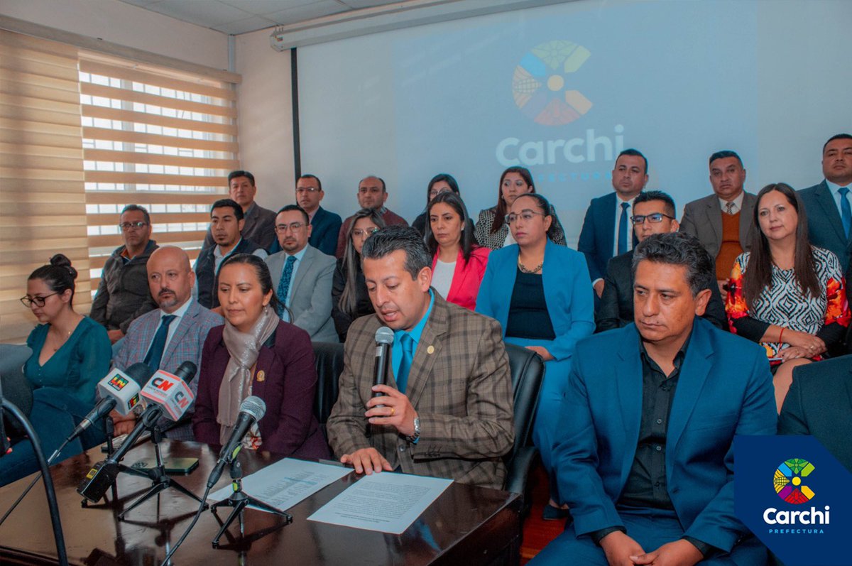 CarchiPrefectur's tweet photo. ¡Conoce al equipo de la #TransformaciónDelCarchi!

La #NuevaPrefectura, liderada por Julio Robles, Prefecto del Carchi, presentó a su gabinete provincial, compuestos por destacados profesionales con amplia experiencia técnica y trayectoria en la función pública

#ComenzamosJuntos https://t.co/HsbWRrkLBD