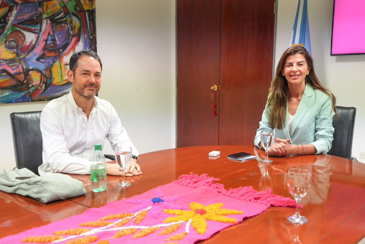 El bien común de los salteños está por encima de todo. Positiva reunión en el CCM con el intendente electo de la ciudad Emiliano Durand.

Fortaleceremos el diálogo entre nosotros, quedamos con línea abierta y permanentemente a partir de hoy.  Quiero darles la tranquilidad a los