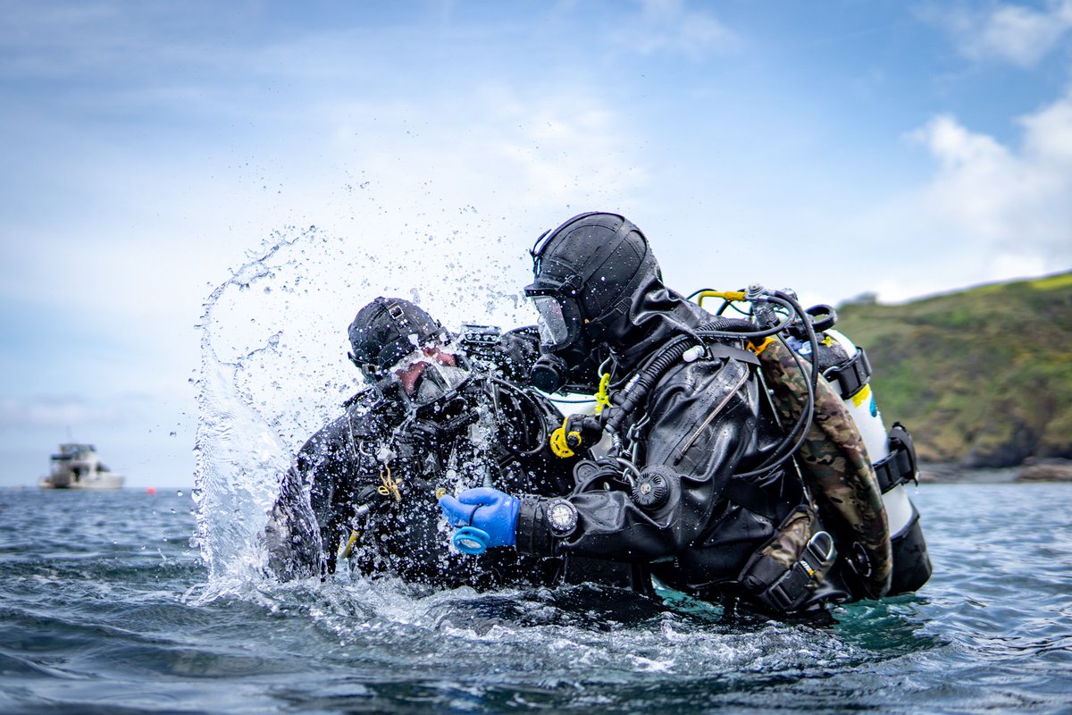 Splish splash we were takin' a bath...

Photo by the awesome <a href="/JKnightdiver/">Johnny the Buck 🦌 Johnny Knightdiver</a>
#WWGDukGathering2023
#RubberDrysuit #Loitokari #Viking #OTSGuardian #AgaDivator #Gearheads #Scuba #Diving #PorthkerrisDivers