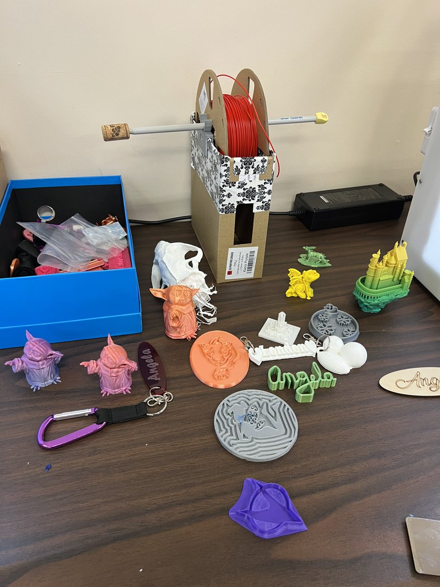 UCDSBDistanceED's tweet image. We hosted a Digital Design Day with #UCDSB educators exploring 3D Design, 3D Printing, Graphic Design and Vinyl Cutting.  

We’re making connections to #STEM, #STEAM, #designthinking, #RWL and creating using fabrication tools

@ucdsb_rwl @tinkercad @inkscape @Ultimaker @canva