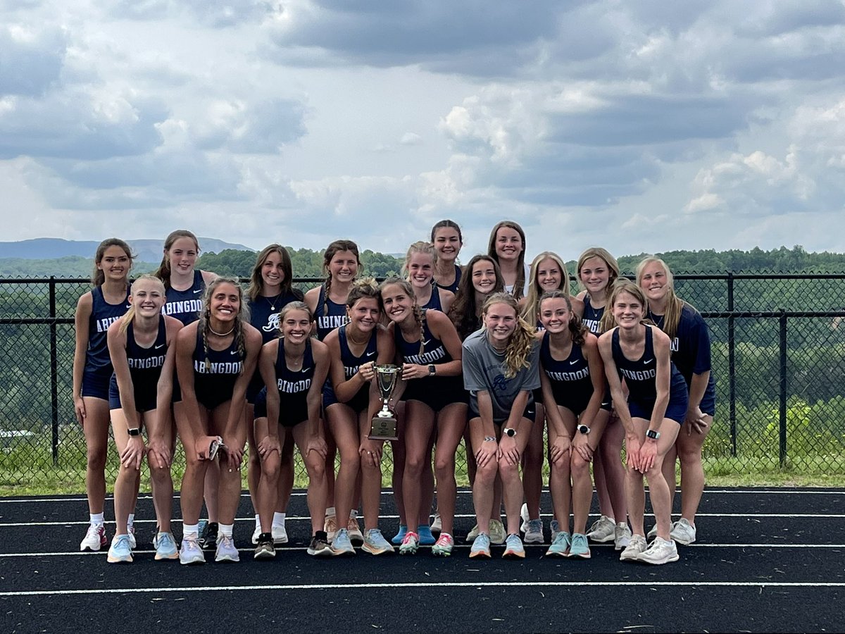 tracksburg's tweet photo. Girls are Mountain 7 CHAMPIONS!! Good tune up for Regionals next week. https://t.co/4TA6muVOZc