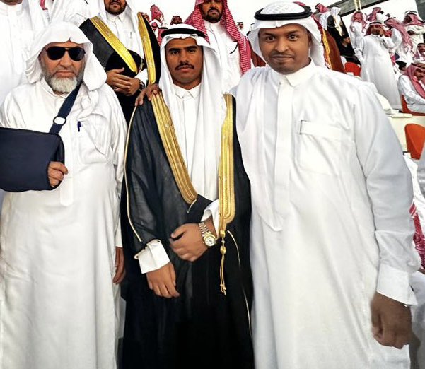 RAMR_10's tweet photo. اهدي تخرجي هذا إلى والدي العزيزين اللذين بذلوا الغالي والرخيص في سبيل ما وصلت اليه الان والى اخوتي أصحاب الفضل الكبير والى كل من دعمني وساندني خلال فترتي الجامعية وما هي سوى نهاية مرحلة وبداية مرحلة قادمة
 أتمنى فيها الخير لي ولكم 🤍🤍🎓 https://t.co/hhJeQEQJAS