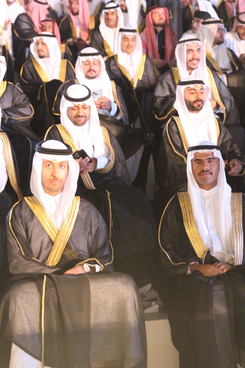 RAMR_10's tweet photo. اهدي تخرجي هذا إلى والدي العزيزين اللذين بذلوا الغالي والرخيص في سبيل ما وصلت اليه الان والى اخوتي أصحاب الفضل الكبير والى كل من دعمني وساندني خلال فترتي الجامعية وما هي سوى نهاية مرحلة وبداية مرحلة قادمة
 أتمنى فيها الخير لي ولكم 🤍🤍🎓 https://t.co/hhJeQEQJAS