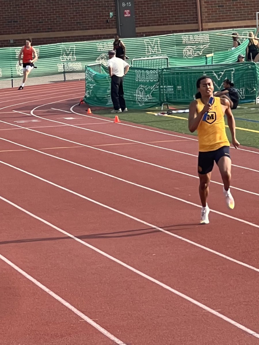 CoachFrankRusso's tweet photo. District Championship Prelims: 800m relay @MoellerTrack @KarsonHobbs @TennelB @Cox_Lamont08 @MicahWeaponX advance to Friday’s Finals with the fastest qualifying time 1:26.72⏱️
#BigMoeSpeed💨 https://t.co/IGNNY0VI71