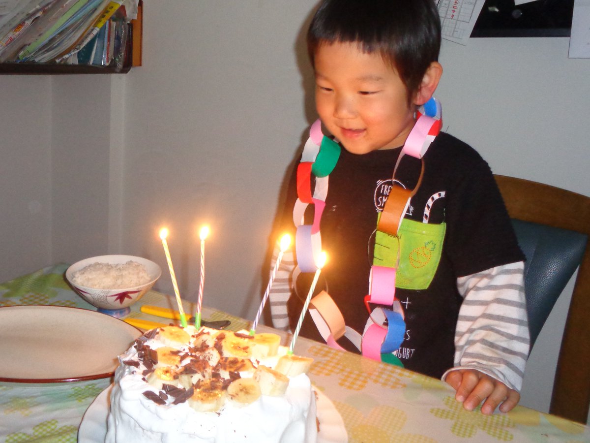 We celebrated my son's growth.

I cooked a cake.

His smile looked healthy.

How do you congratulate your family's happiness?