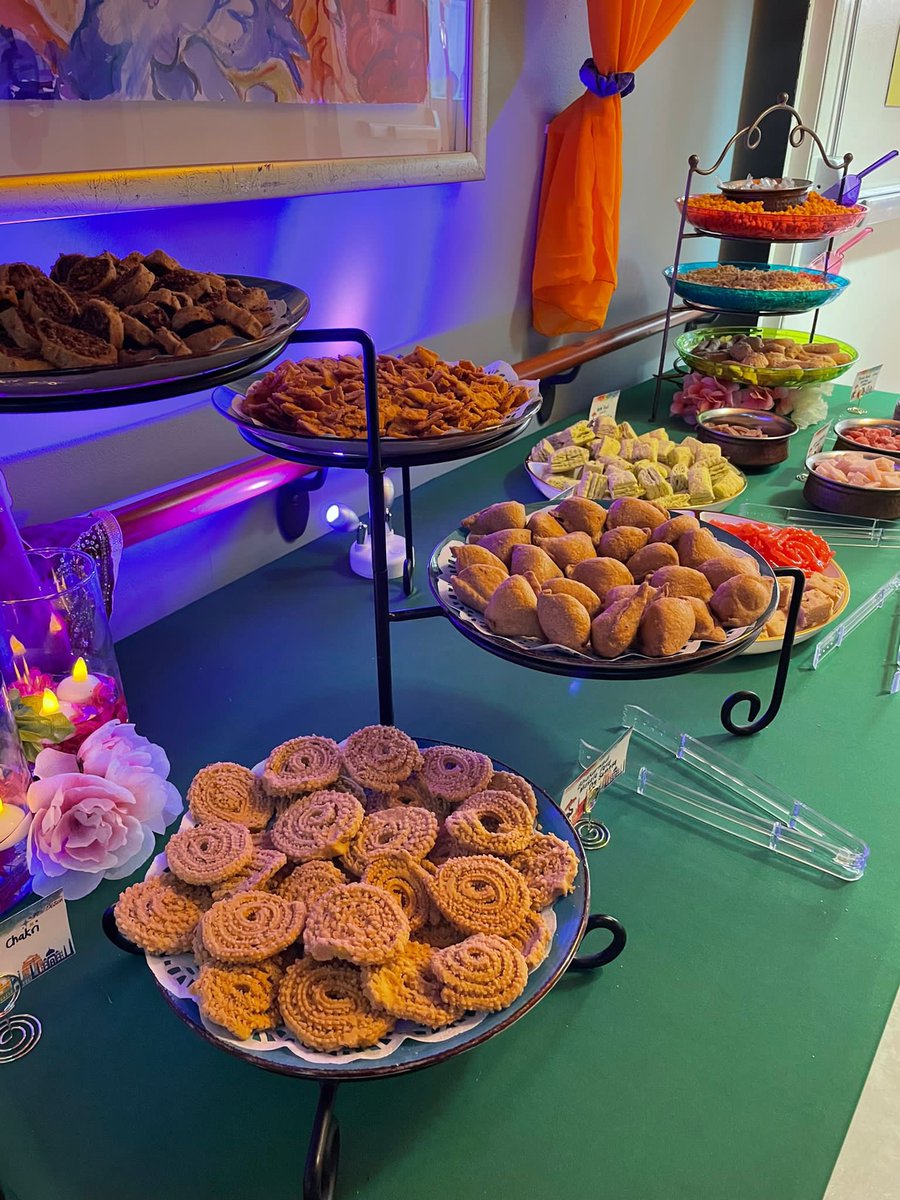 9HudsonNurses's tweet photo. We always have so much fun with Taste of NYP on 9Hudson. This years theme: South Asian Funfest 90’s edition! And we are the proud winners of Best Presentation!! 🥇🎉 https://t.co/ZJdqLx1RPk