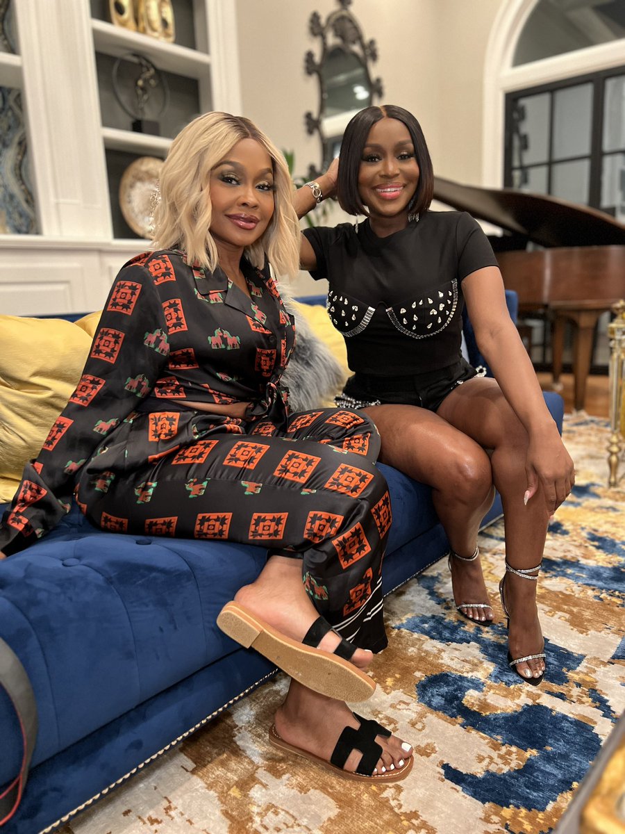 Uh-oh, y'all, here comes trouble!!! 😄💕

So what do y'all think? Are these two gonna RUN things next season or will Ms. Quad and her friend Phaedra be RAN out by the other gyrlsss? ☕👀😁

#married2med @Realitytvguru13  #MarriedToMedicine