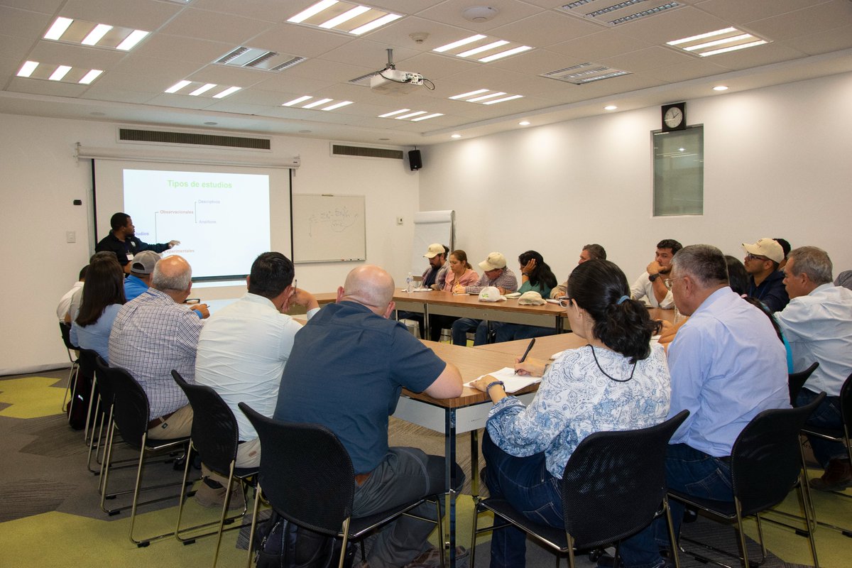 ACCIMMYT's tweet photo. En abril, recibimos en el #CIMMYT a decenas de investigadores que operan una de las redes de plataformas de investigación agrícola más relevantes a nivel mundial, la cual es impulsada por el CIMMYT y sus colaboradores a través de iniciativas como #AgriLAC Resiliente y @eia2030. https://t.co/C6d8eEduyE